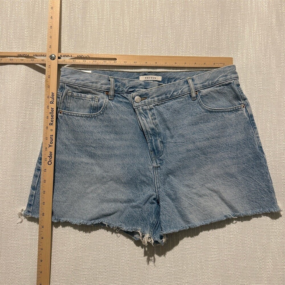 PacSun Vintage Cut-Off Denim Shorts Womens Size 32 Light Wash High Rise